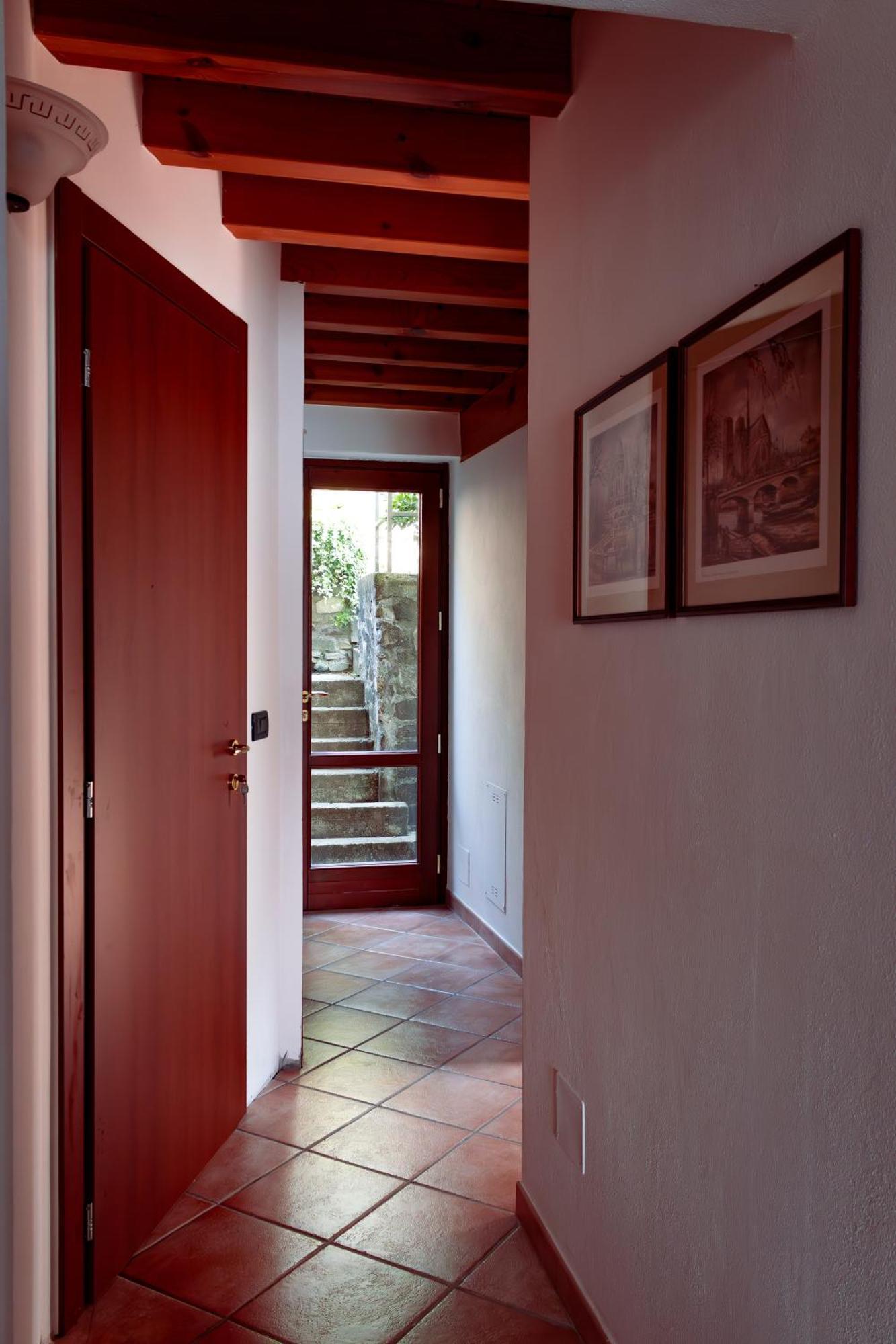 La Casa Sulla Roccia Hotel Pisogne Exterior photo